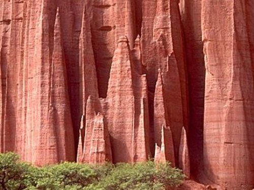 Parco Nazionale Talampaya, grande varietà di formazioni geologiche che vanno dall’era precambriana alla quaternaria.
